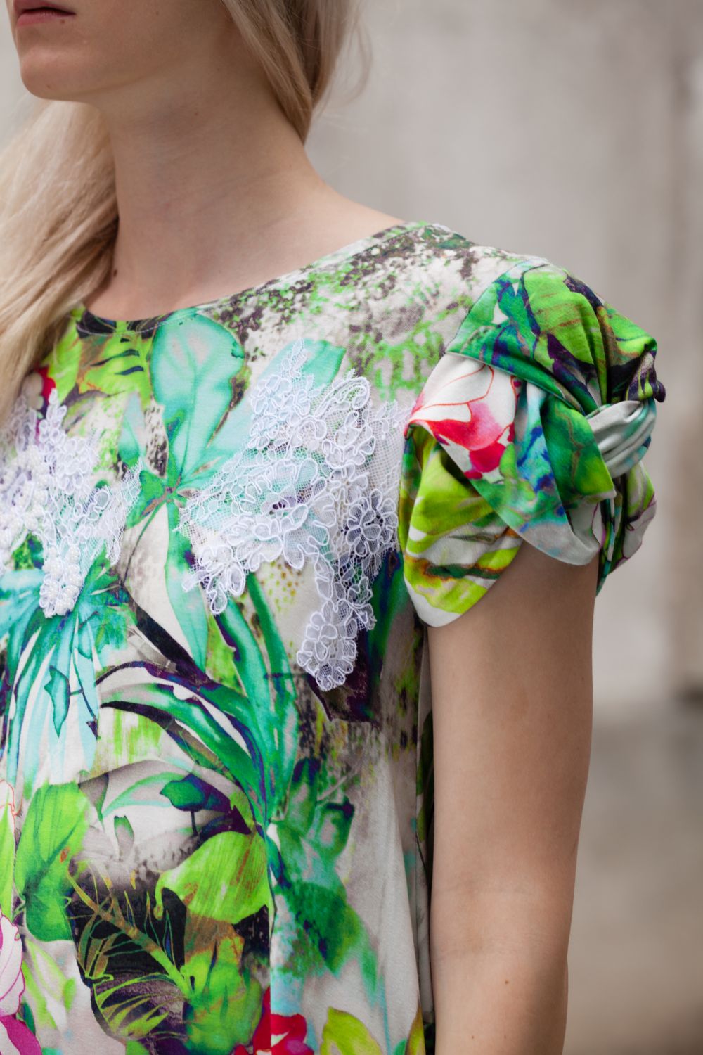 Jersey Kleid mit Flechtärmel | XL-Blumenmuster