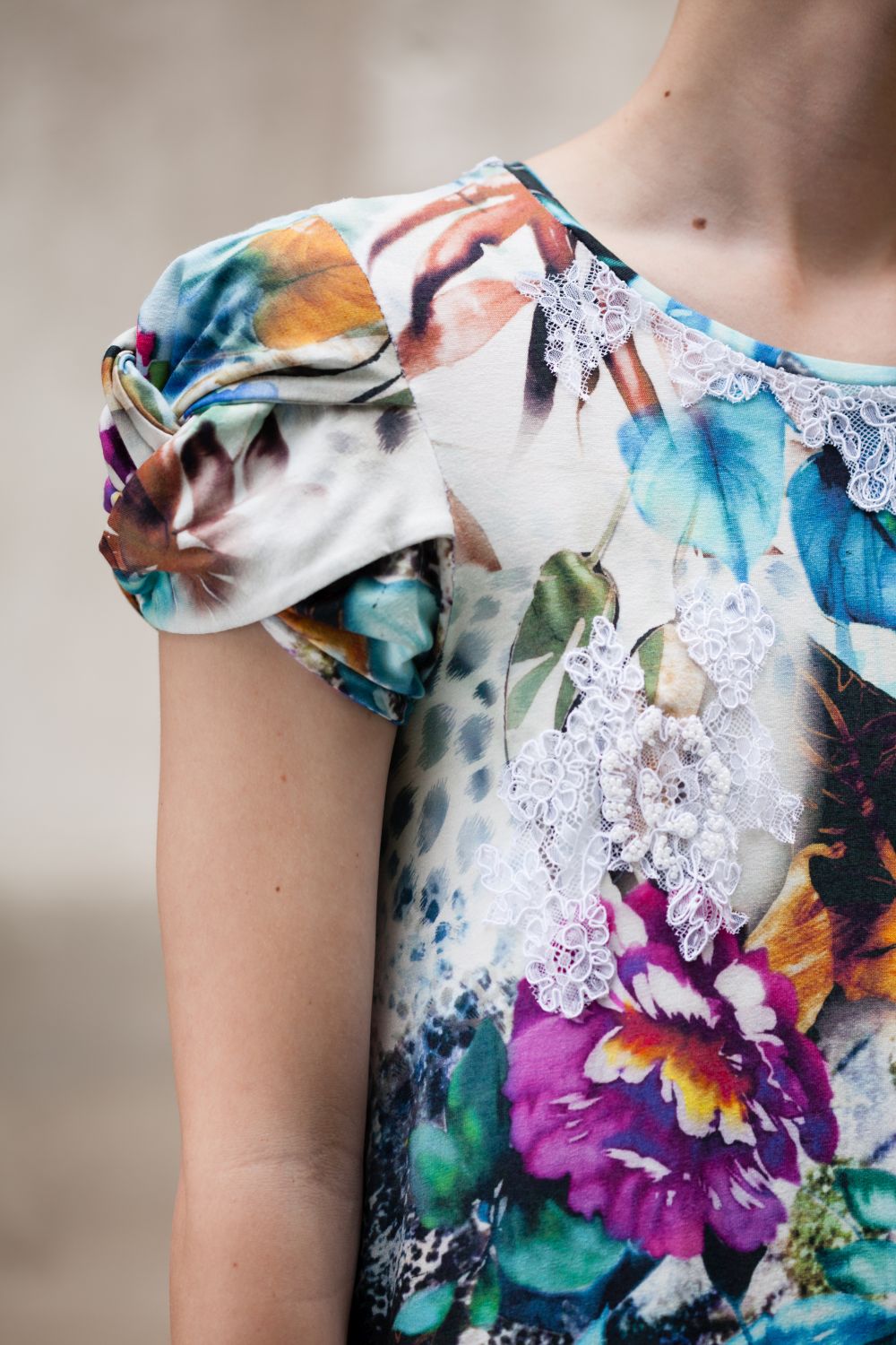 Jersey Kleid mit Flechtärmel | XL-Blumenmuster
