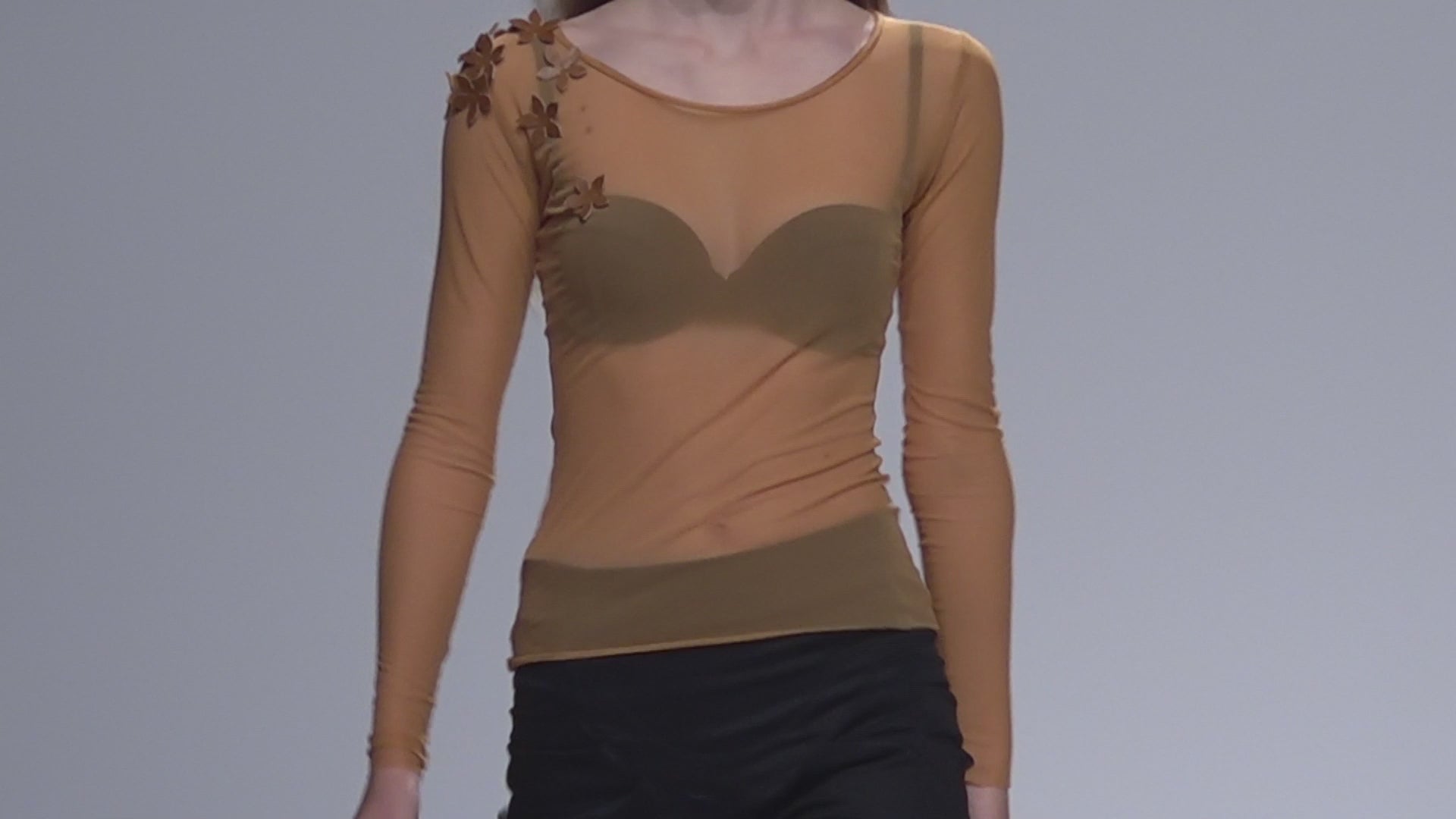 Netzshirt mit Blumendetail | Transparent