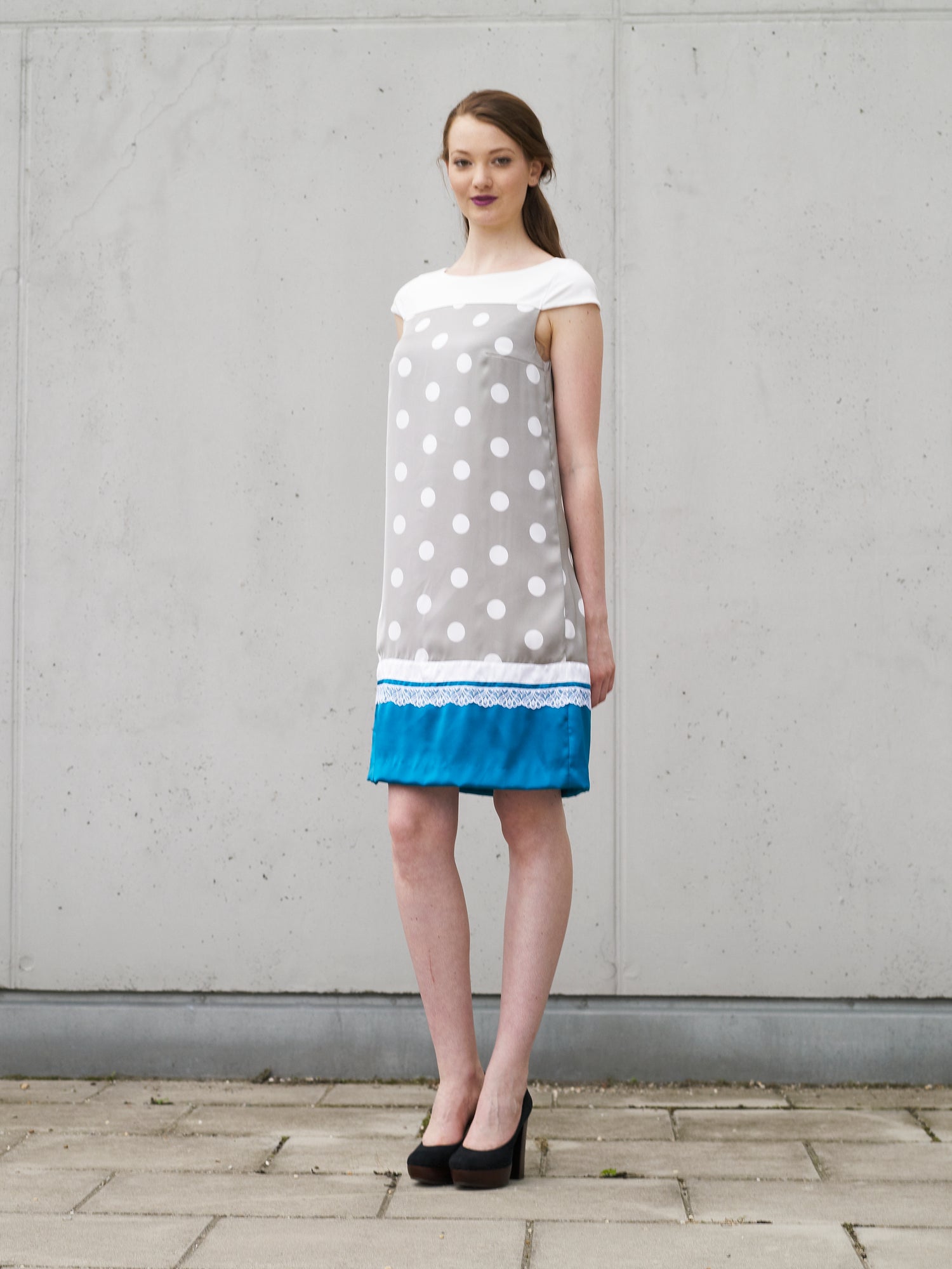 Satinkleid mit Polka-dot-print | A-Linie