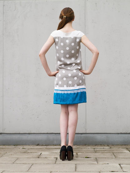 Satinkleid mit Polka-dot-print | A-Linie